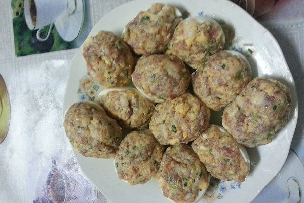 肉包蛋（俗称喜蛋）