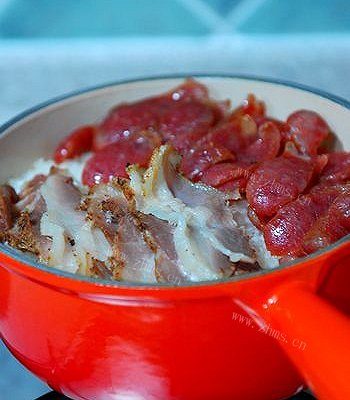 家常腊肉煲仔饭