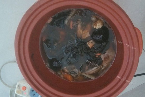 三色木耳乌鸡汤