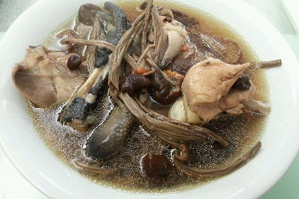 自制茶树菇鸡汤