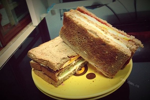 自制全麦鸡蛋培根三明治