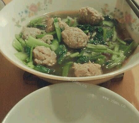 家常小白菜汆丸子