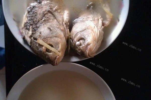 自制家常鲫鱼汤