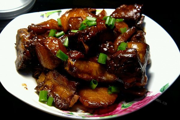 红烧小排啊炖土豆