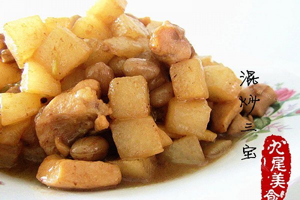 #美食记#花生鸡丁白萝卜