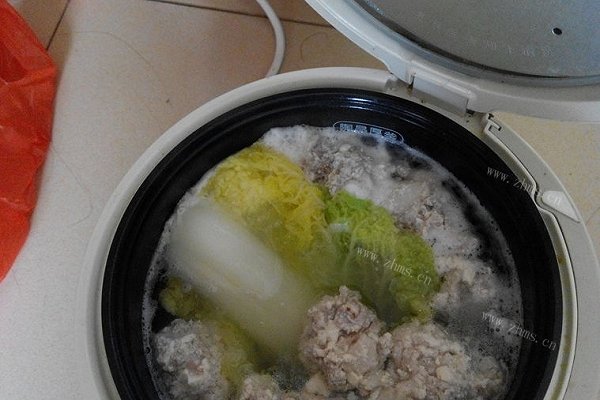 电饭煲豆腐肉丸汤