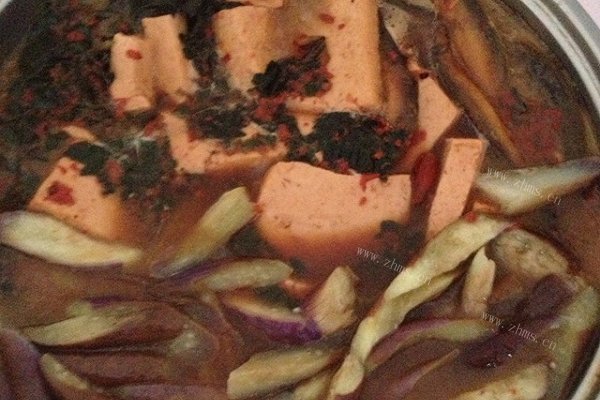 泥鳅豆腐茄子锅