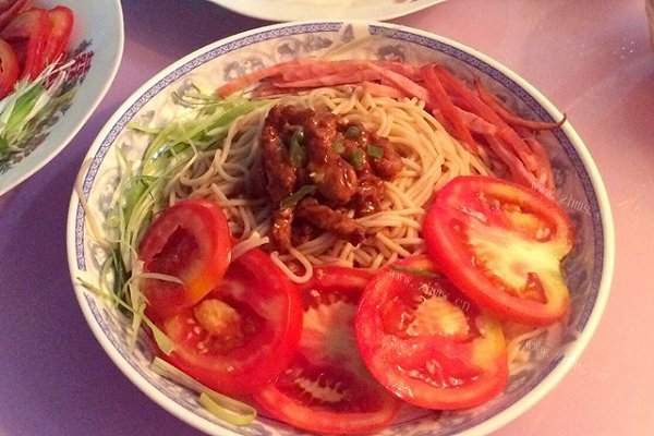 肉丝番茄凉面