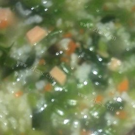 鸡汤香菇玉米肠蔬菜粥