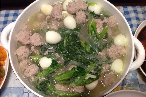家庭版苔菜粉条肉丸煲