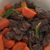 红萝卜焖牛肉