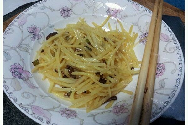 自制酸辣土豆丝