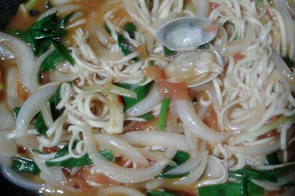 美味海鲜拌面
