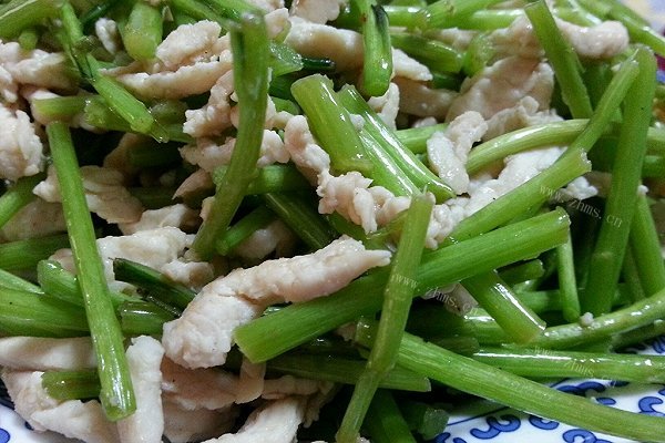 乐乐自家菜-鸡丝蒿子杆