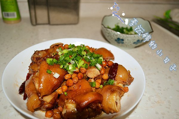 无水无油的电压力锅版黄豆猪蹄?