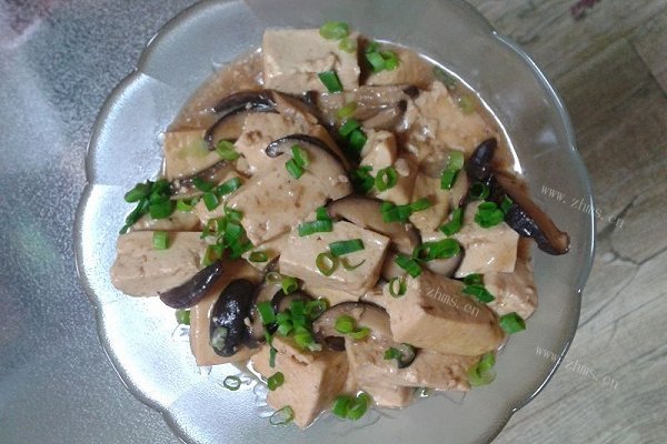 家常香菇烩豆腐