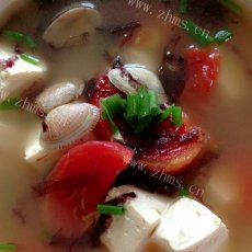 西红柿豆腐蛤蜊汤