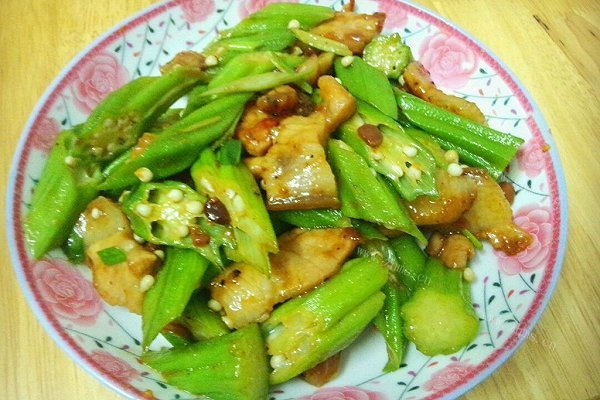 黄秋葵炒酱五花肉