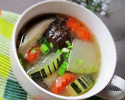 家常美味鲜汤-鸡架菌菇冬瓜汤
