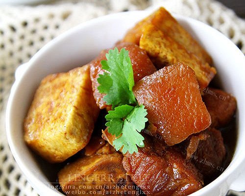 家常香芋红烧肉