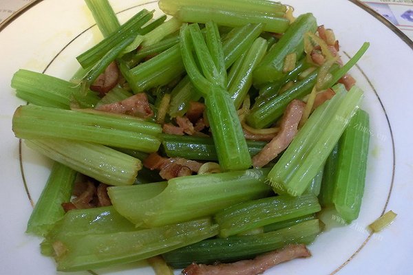 凉拌芹菜