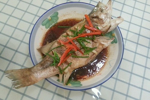 清蒸鲈鱼(快捷美味)
