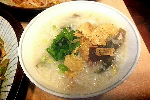 生滚皮蛋瘦肉粥