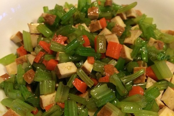 家常凉拌香芹豆干