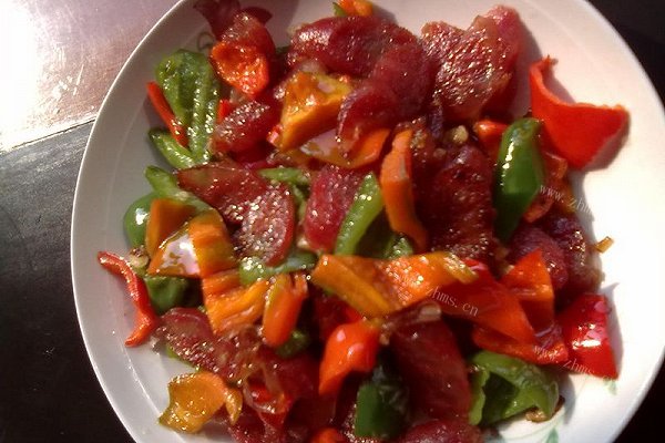彩椒炒腊肠