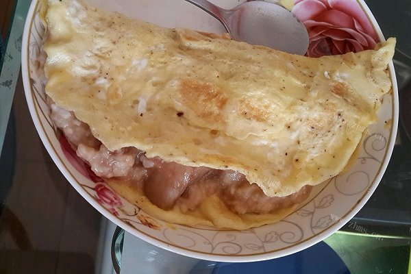蛋饼卷鸡丁饭