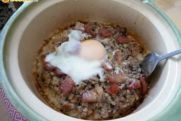 懒人香菇猪肉滑蛋煲仔饭