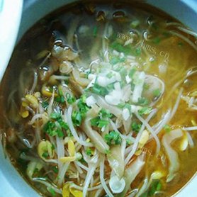 榨菜豆芽肉丝汤