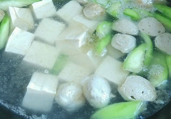 鲜美丝瓜豆腐肉丸汤