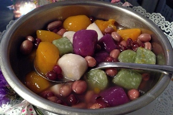 五彩缤纷芋圆红豆糖水