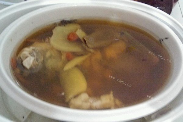 当归枸杞鲫鱼汤
