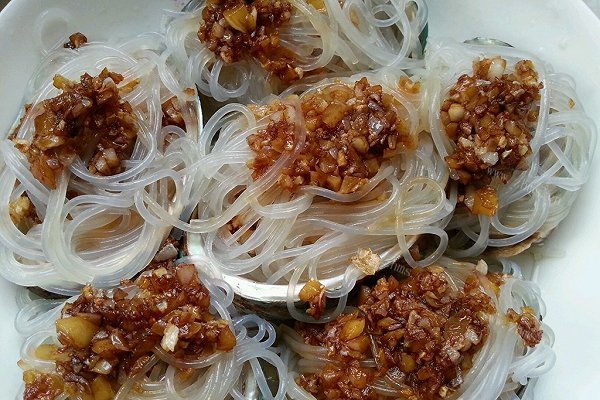 蒜蓉粉丝蒸鲍鱼