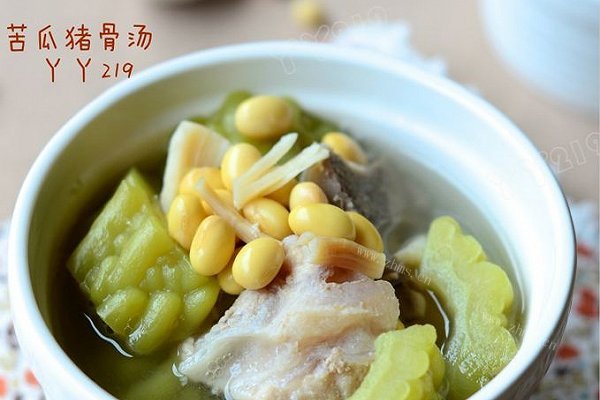 苦瓜猪骨汤：夏日消暑下火汤