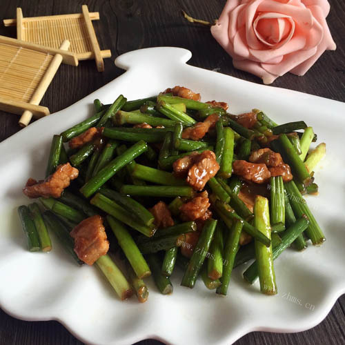 妈妈教我做蒜薹炒肉