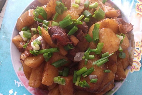 家常土豆烧肉片