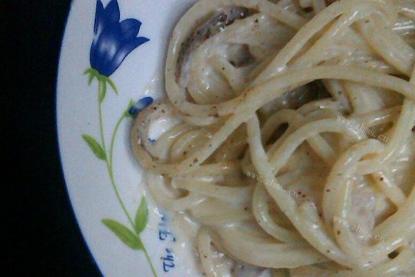 奶油培根意面