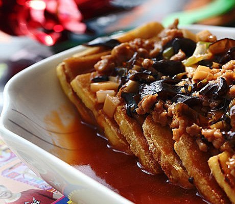 午餐肉豆腐盖浇菜