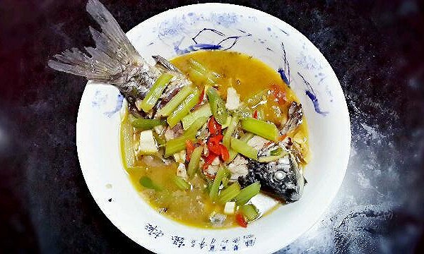 水煮鲫鱼