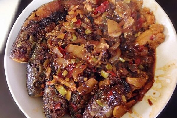 家常豆豉鲫鱼