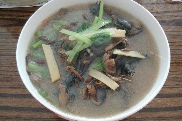 砂锅炖乌鸡