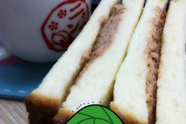 双重金枪鱼三明治