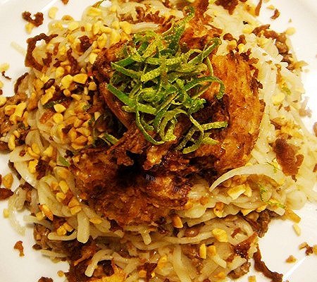泰式炸虾牛肉河粉