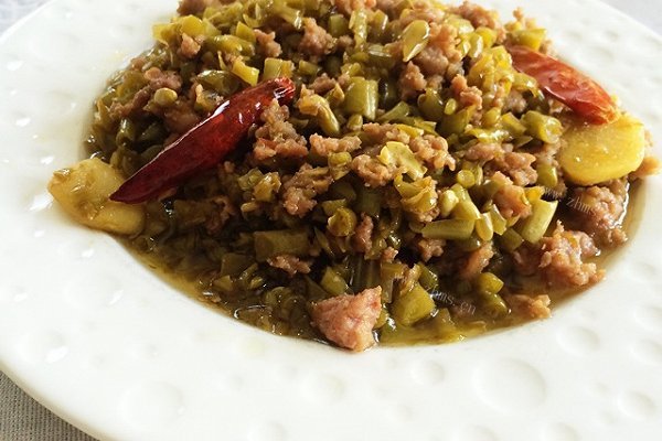酸豆角炒肉末