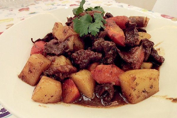 红酒烩牛肉