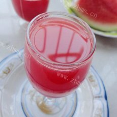 冰镇西瓜汁-夏日里的冰爽饮品