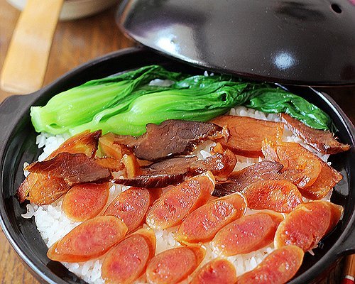 经典广式腊味煲仔   小窍门让米饭飘香